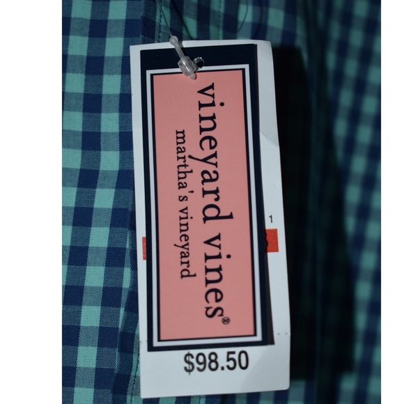 Men’s Vineyard Vines button down shirt - Picture 4 of 4